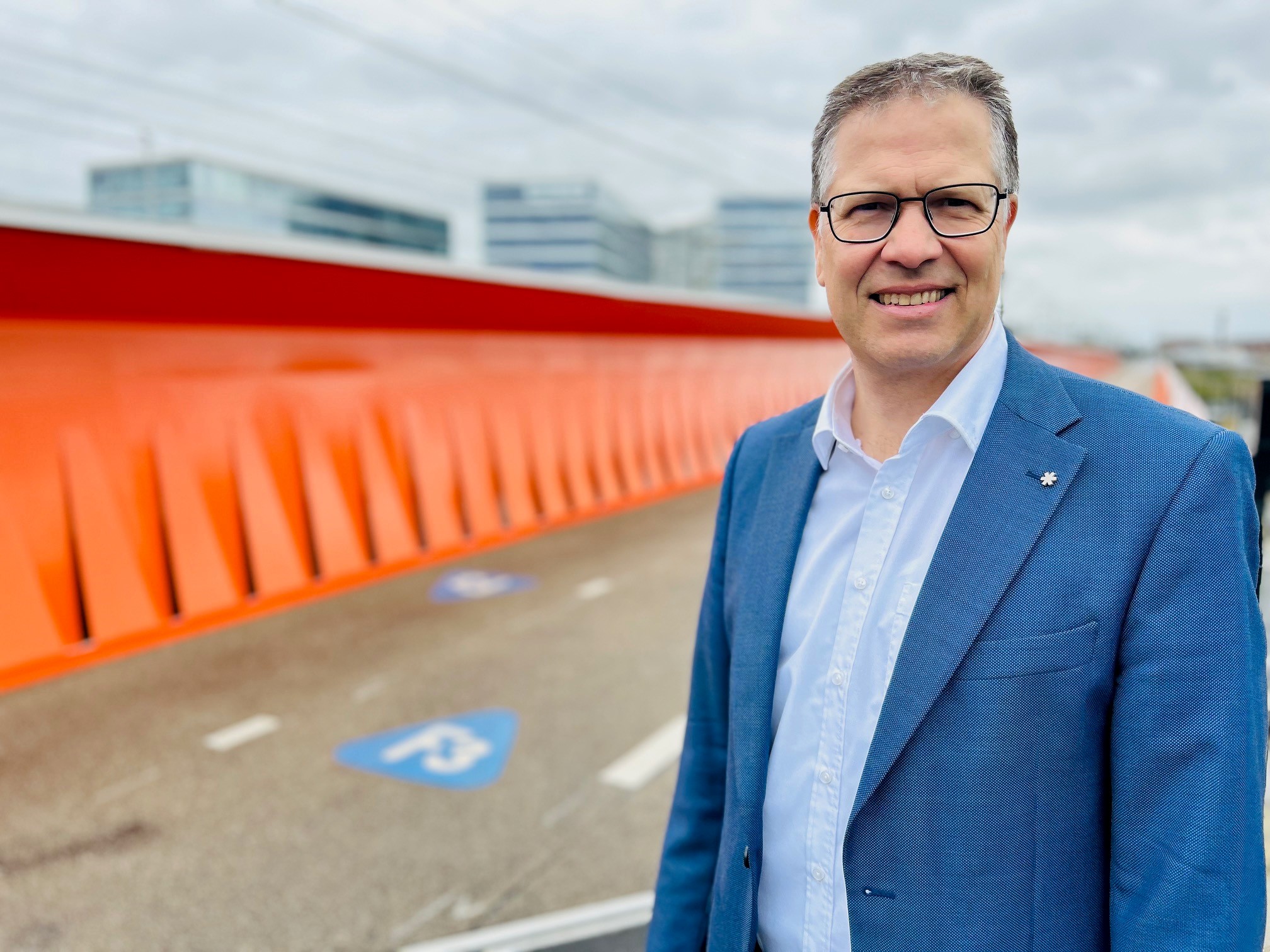 Tom op fietssnelweg